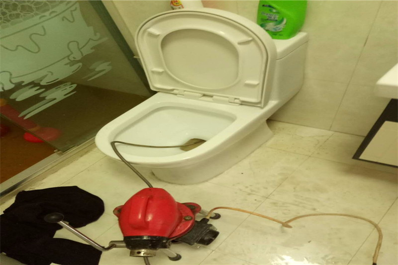 华南热作学院如何疏通马桶 疏通马桶多少钱