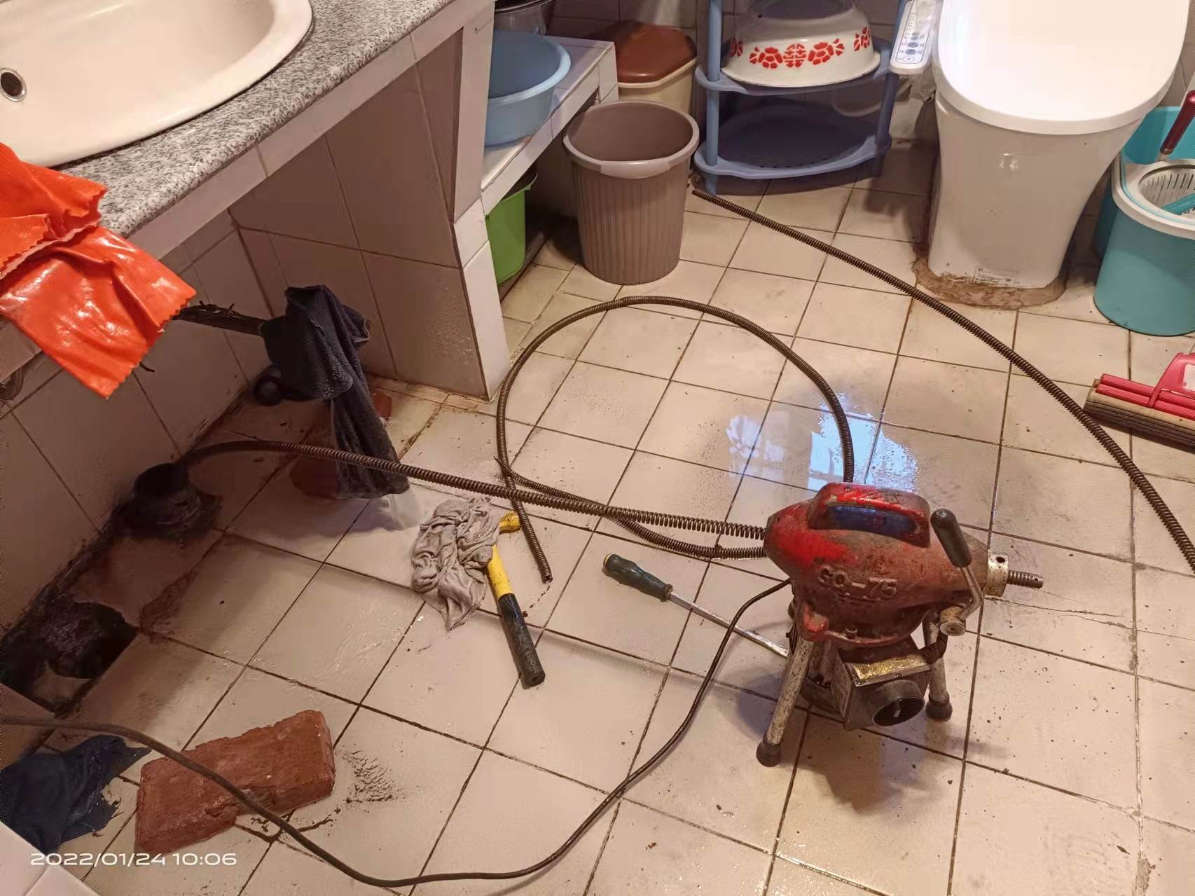 华南热作学院疏通厨房下水道，地漏疏通