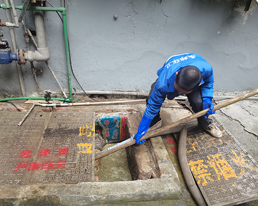 华南热作学院清掏化粪池