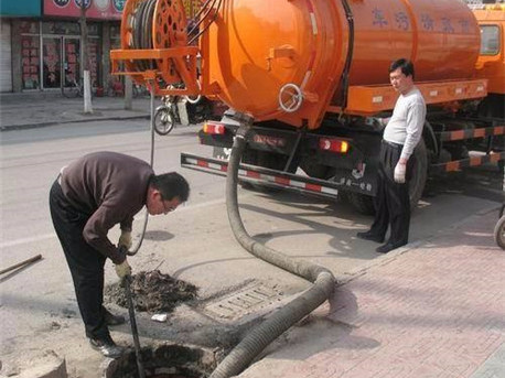 华南热作学院清掏化粪池，健康生活从这里开始